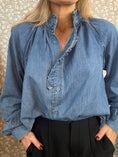 Load image into Gallery viewer, Sarah denimshirt blue
