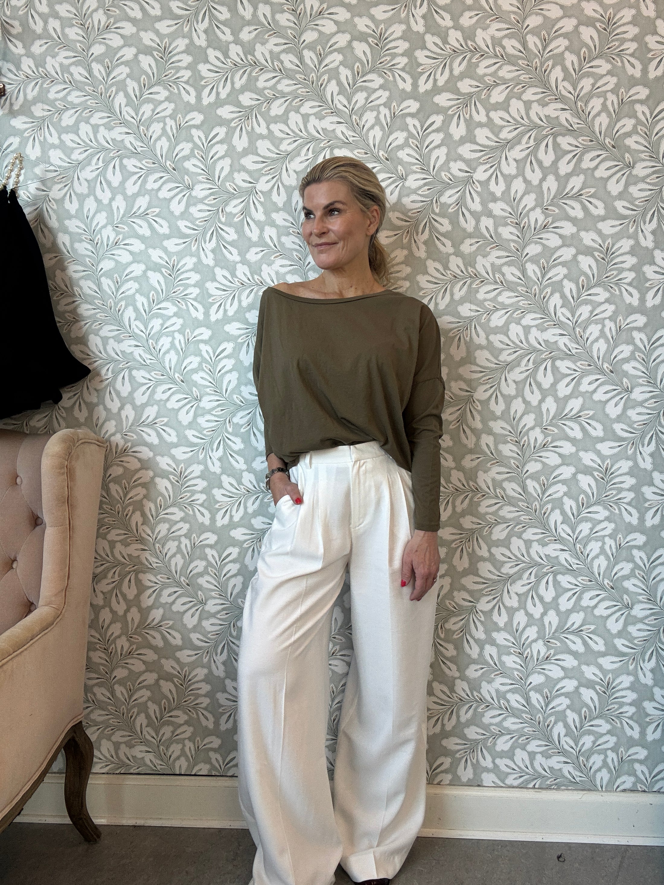 White loose pants