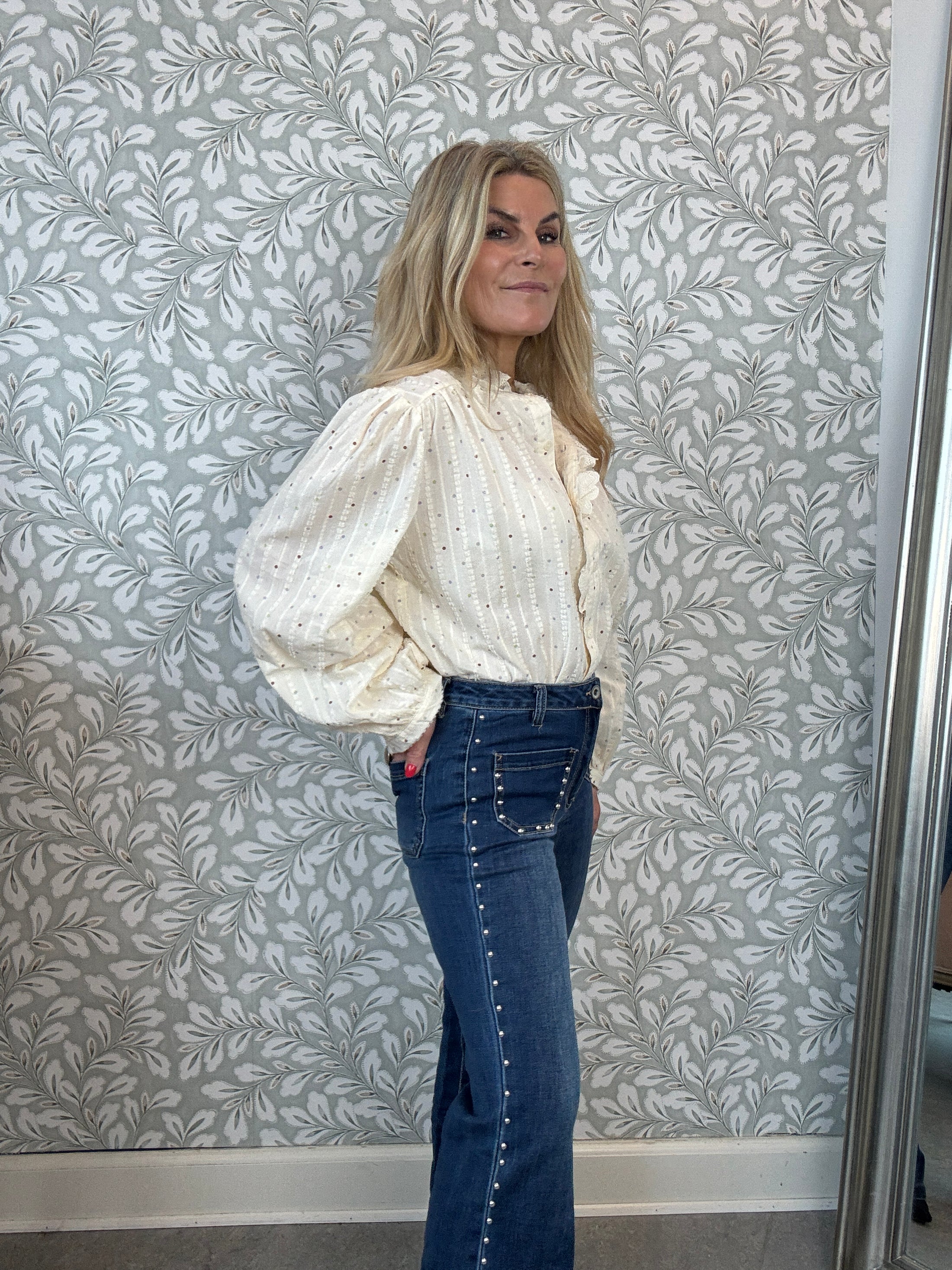 Pocket jeans with studs