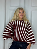 Load image into Gallery viewer, Lola Blouse Plum and creme
