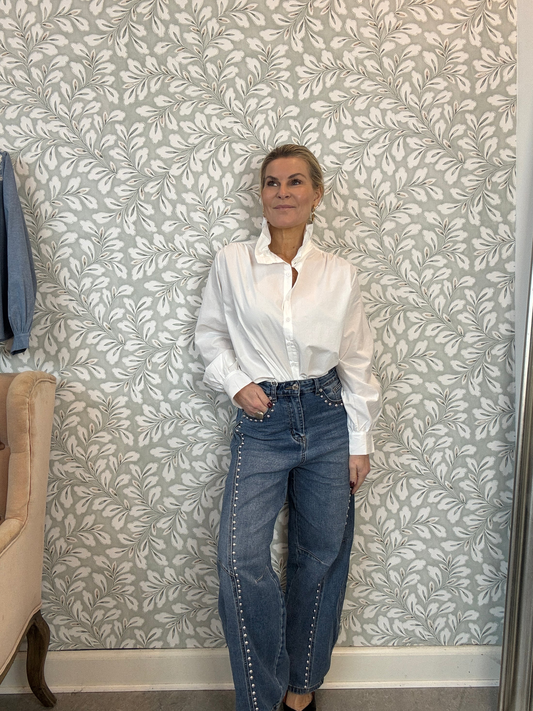 Loose denim with studs