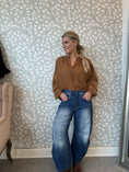 Load image into Gallery viewer, Barrel jeans
