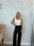 Load image into Gallery viewer, Mora jeans
