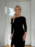 Load image into Gallery viewer, Loriane dress Black
