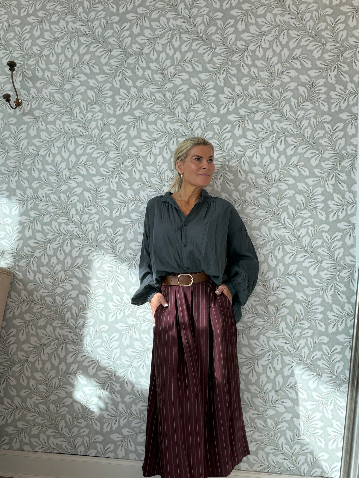 Skirt with belt bordeaux