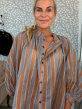 Load image into Gallery viewer, Vilda Shirt Striped
