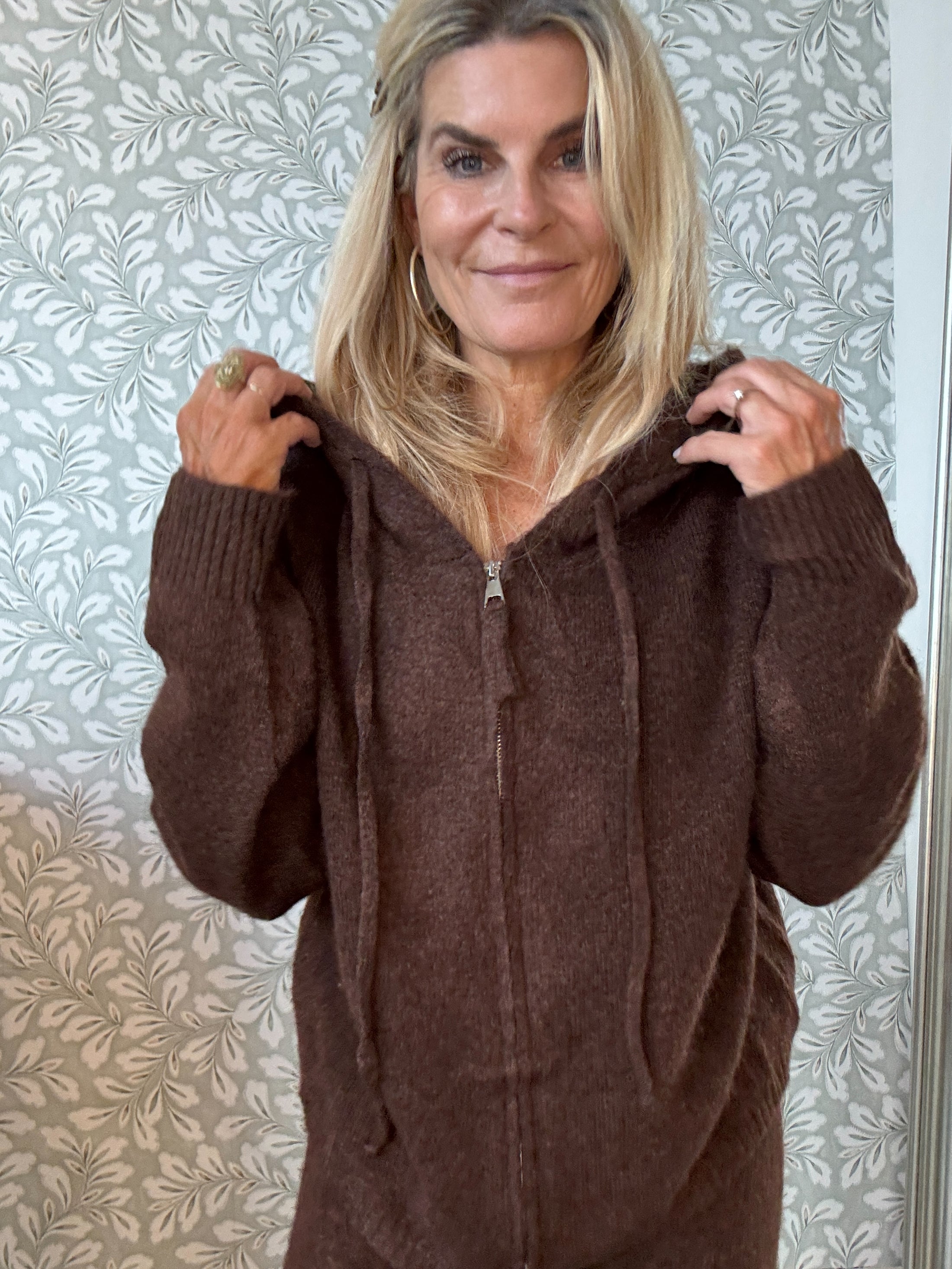 Knit hoodie Brown