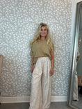 Load image into Gallery viewer, Mary pants Offwhite
