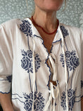 Load image into Gallery viewer, Bluse11
