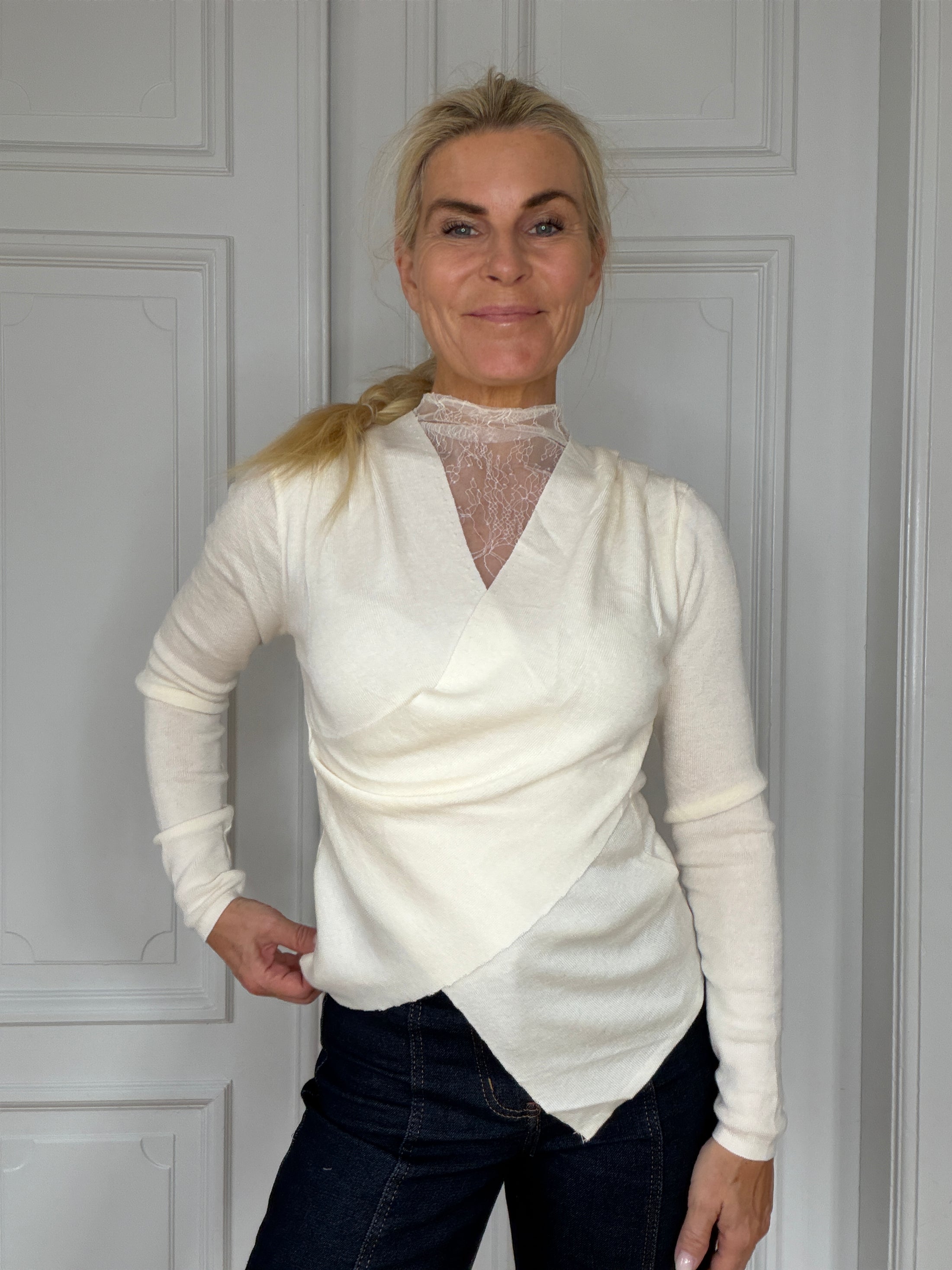 Lace pullover creme