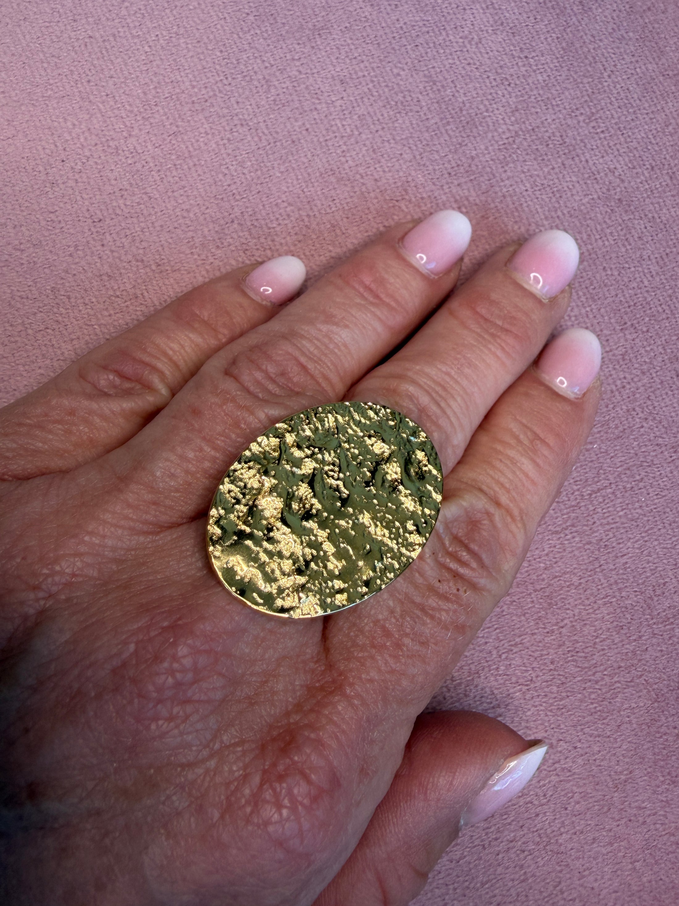 Oval ring