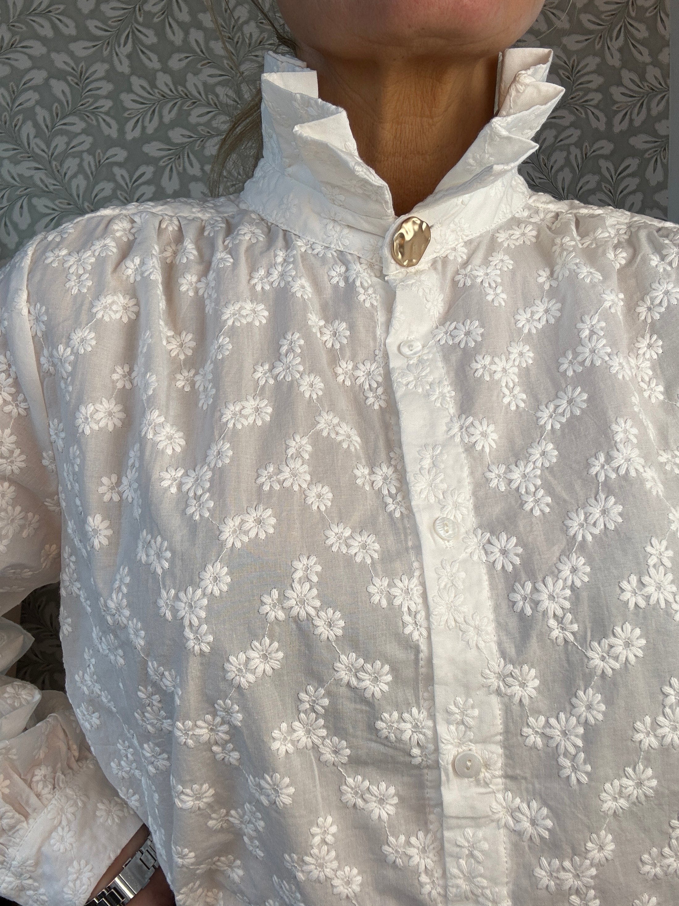 White Shirt with flowerprint