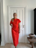 Load image into Gallery viewer, Mali dress koral
