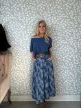 Load image into Gallery viewer, Denimskirt with belt
