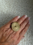 Load image into Gallery viewer, Spiral ring
