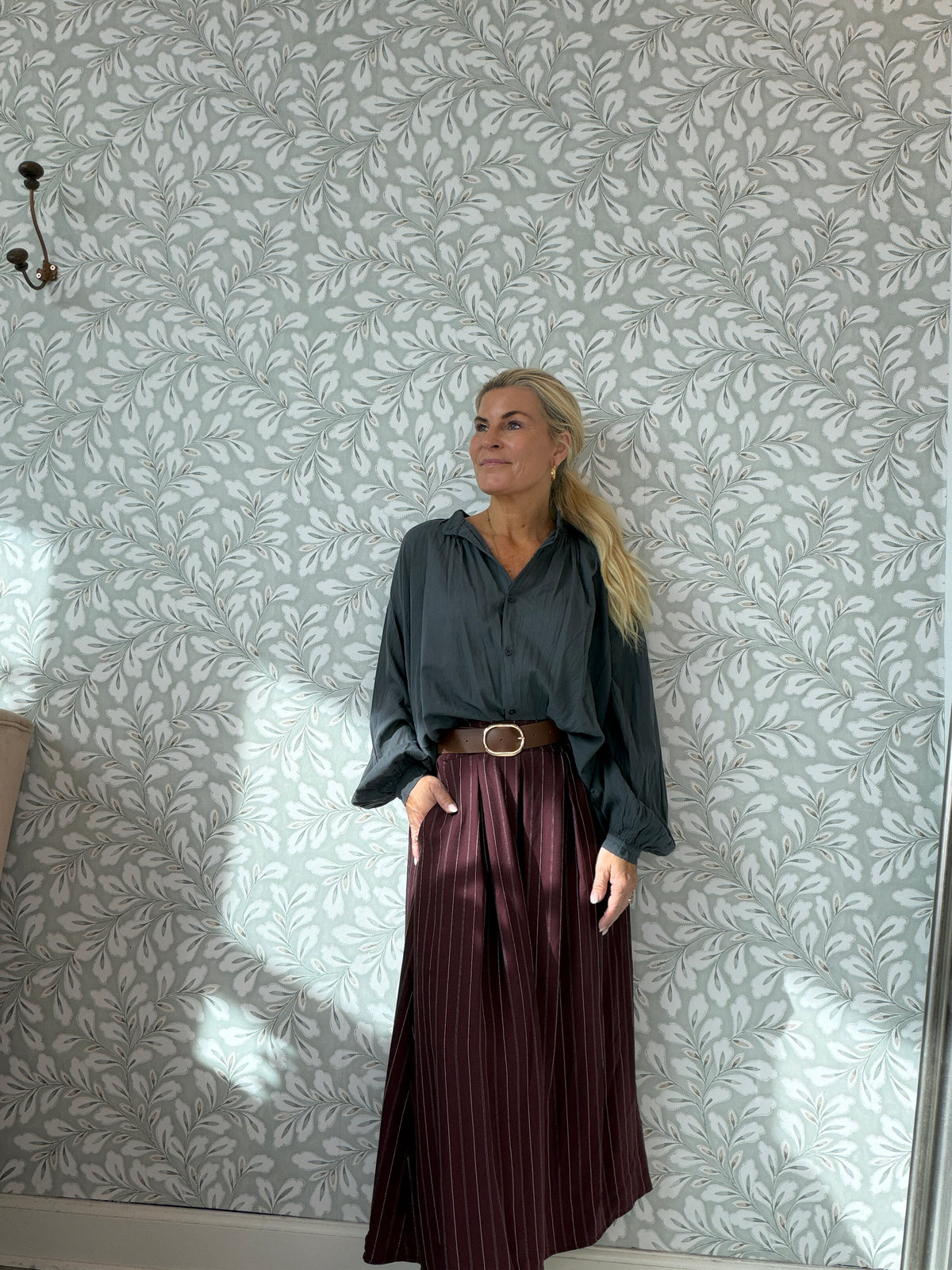 Skirt with belt bordeaux