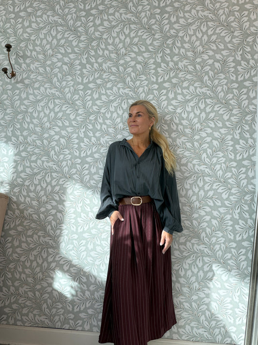 Skirt with belt bordeaux