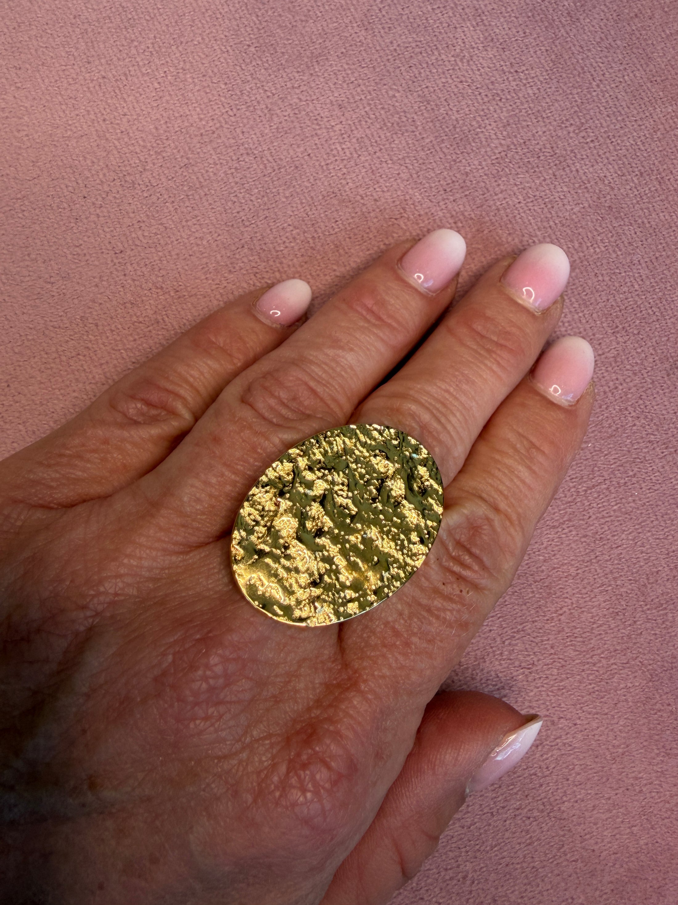 Oval ring