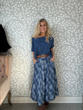 Load image into Gallery viewer, Denimskirt with belt
