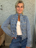 Load image into Gallery viewer, Denim milijakke short blue
