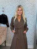 Load image into Gallery viewer, Daisy dress Brown
