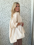 Load image into Gallery viewer, Mora Shirt Off White

