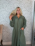 Load image into Gallery viewer, Boho kaftan shirtdress green
