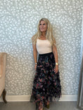 Load image into Gallery viewer, Kir Skirt Flowerprint
