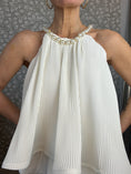 Load image into Gallery viewer, Pearl top White
