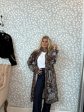 Load image into Gallery viewer, Unika Velour coat Long

