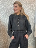 Load image into Gallery viewer, Sissel denimshirt Dark grey

