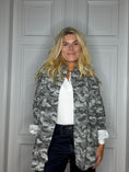 Load image into Gallery viewer, Clara Shirt camouflage
