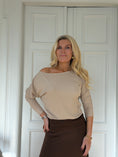 Load image into Gallery viewer, Casy Blouse beige
