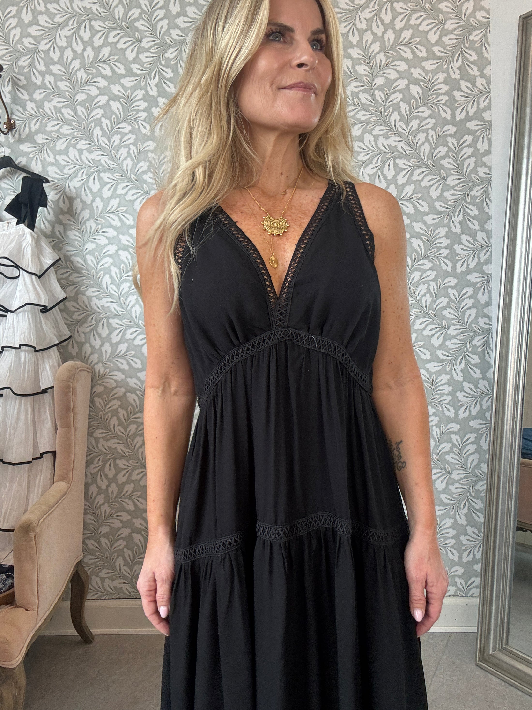Roma dress Black