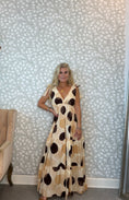 Load image into Gallery viewer, Sila dress Brown
