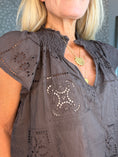 Load image into Gallery viewer, Ditte Blouse Brown
