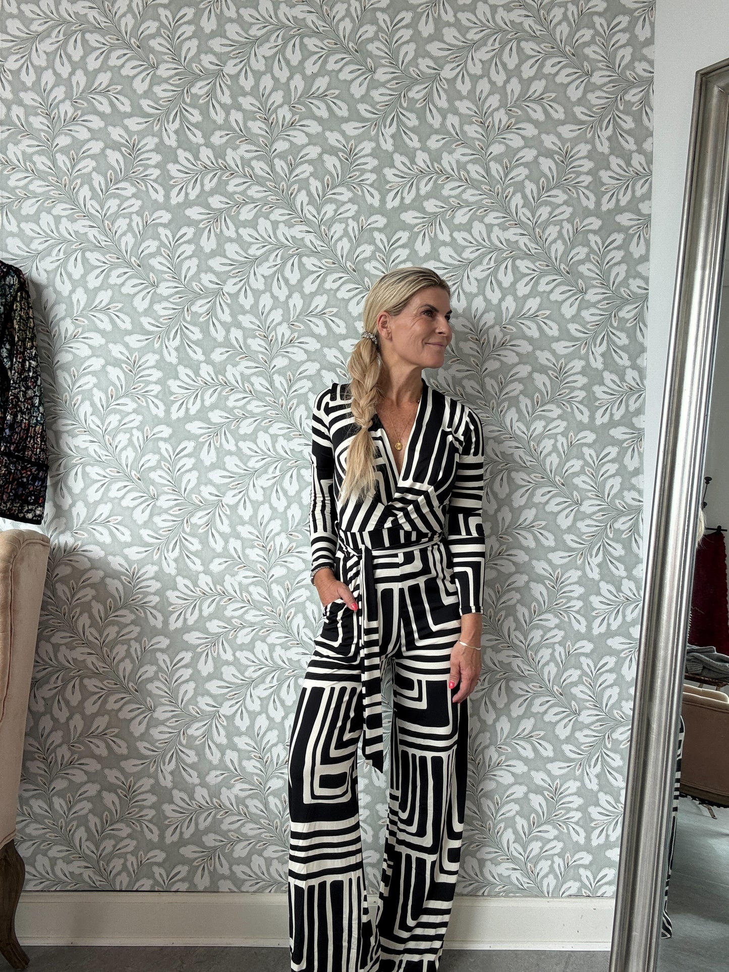 Swan suit Black