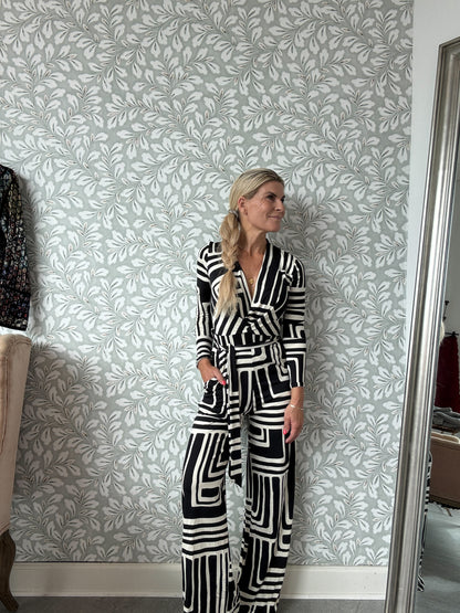 Swan suit Black