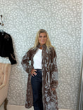 Load image into Gallery viewer, Unika Velour coat Long
