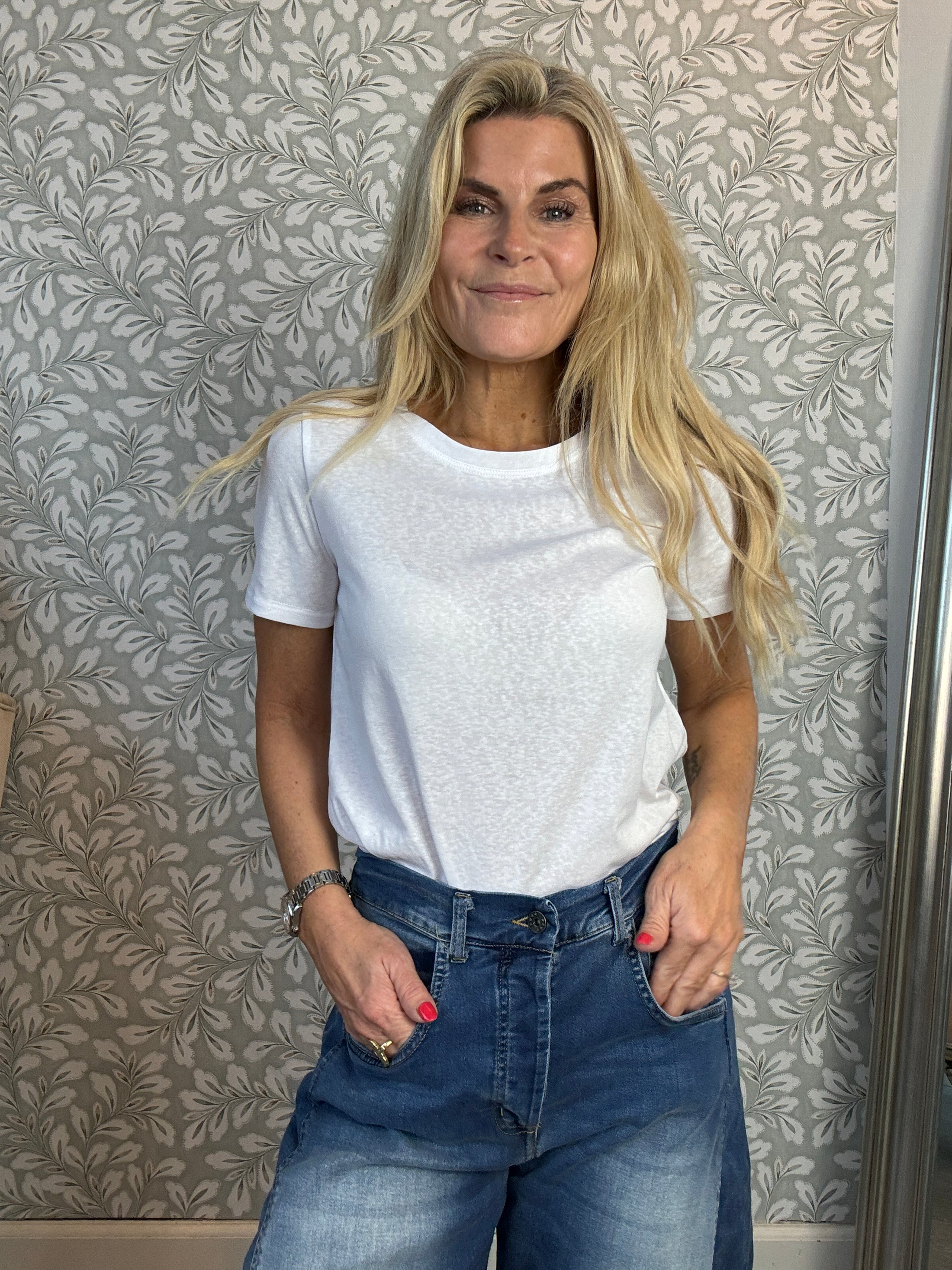 White tee
