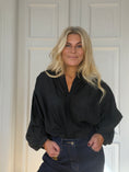 Load image into Gallery viewer, Sissel Shirt Black
