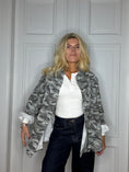 Load image into Gallery viewer, Clara Shirt camouflage
