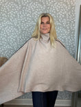 Load image into Gallery viewer, Poncho beige
