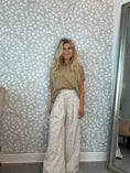 Load image into Gallery viewer, Mary pants Offwhite
