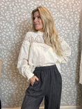 Load image into Gallery viewer, Vintage Blouse Offwhite
