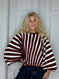 Load image into Gallery viewer, Lola Blouse Plum and creme
