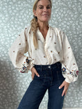 Load image into Gallery viewer, Flower shirt
