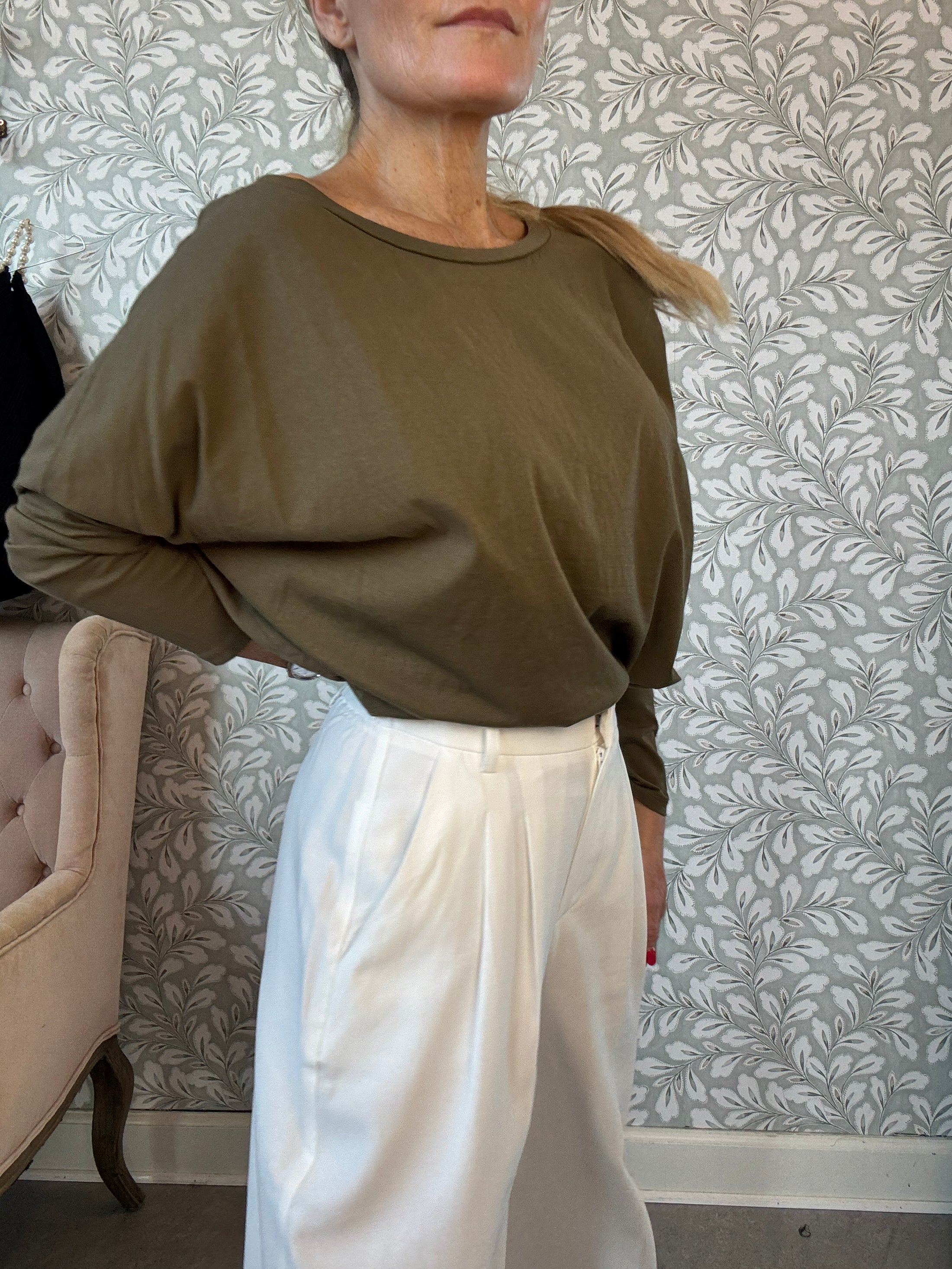 White loose pants
