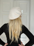 Load image into Gallery viewer, Cashmere Barret Offwhite
