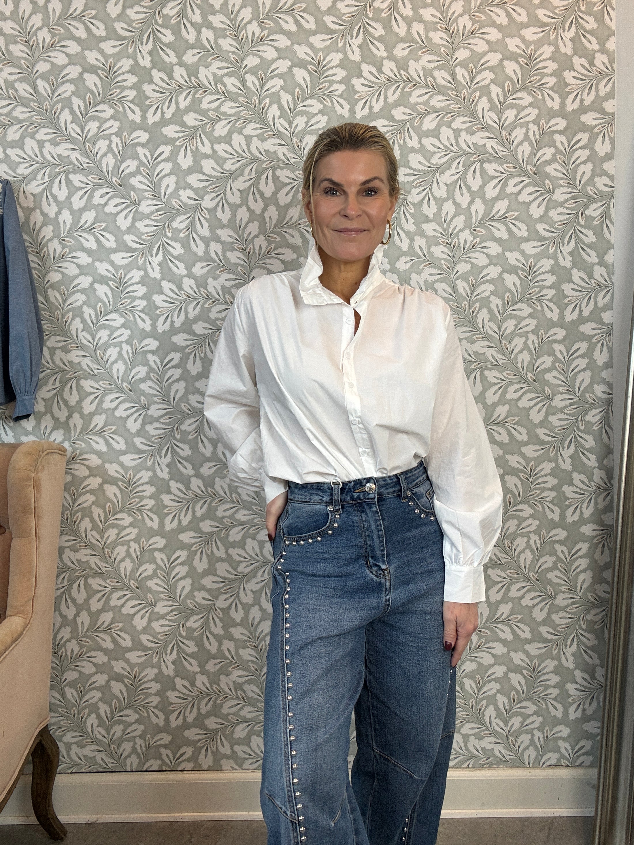 Loose denim with studs